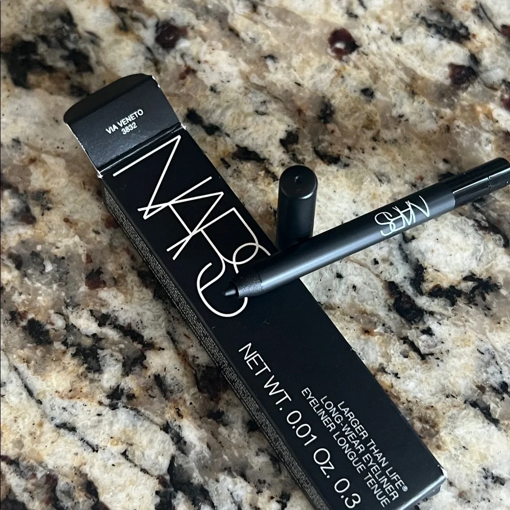 🐈‍⬛🍭NARS Via Veneto Larger Than Life Eyeliner